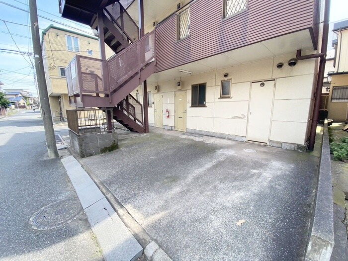 物件外観写真5　(駐車場)