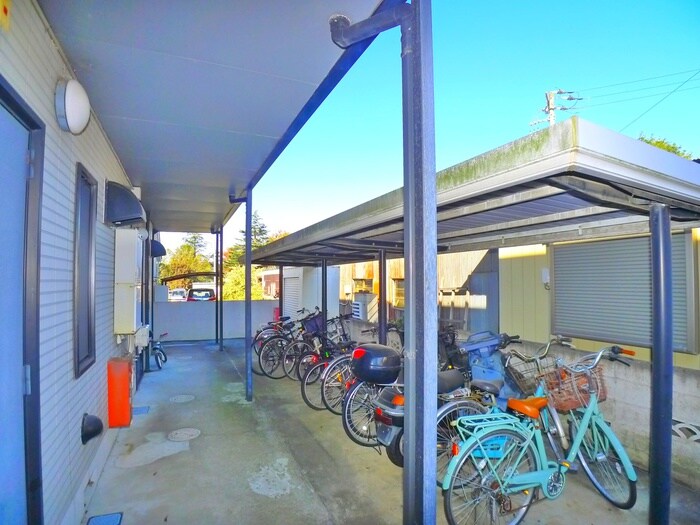 物件外観写真3　(駐輪場)