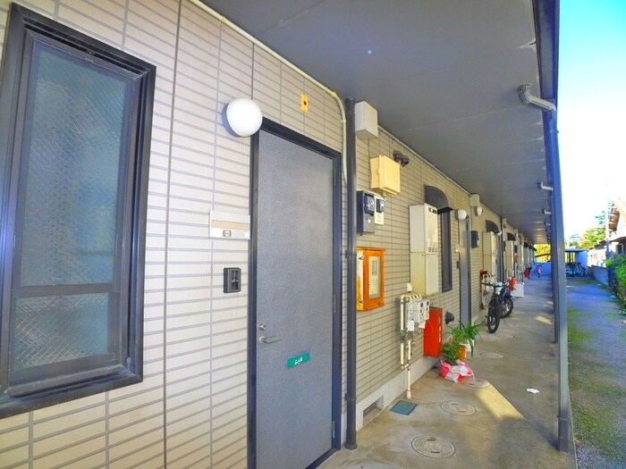 物件外観写真6　(エントランス部分)