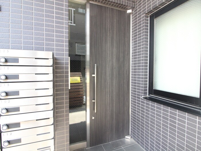 物件外観写真4　(エントランス部分)