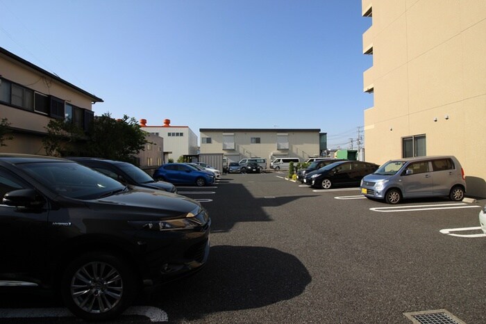物件外観写真5　(駐車場)