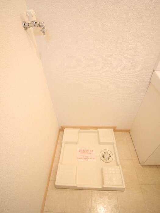 物件内観写真15　(洗濯機置場)