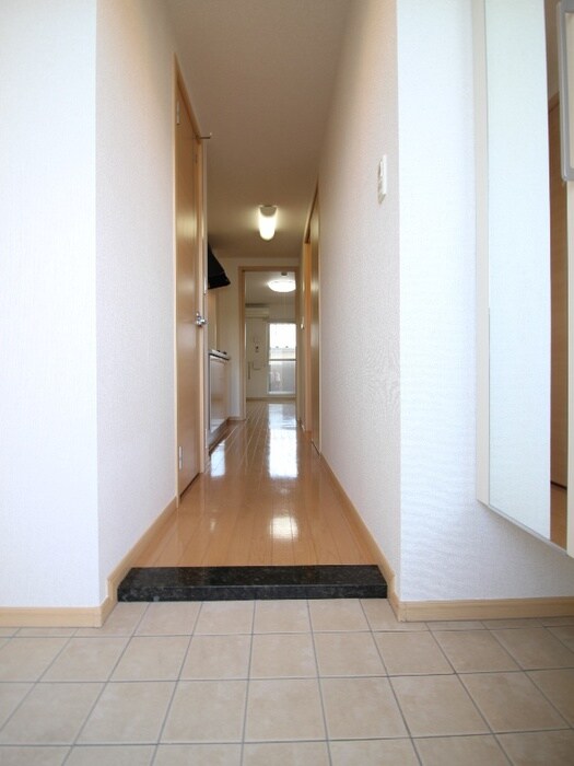 物件内観写真16　(玄関)