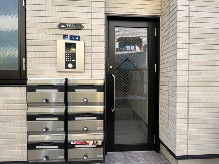 物件外観写真4　(エントランス部分)