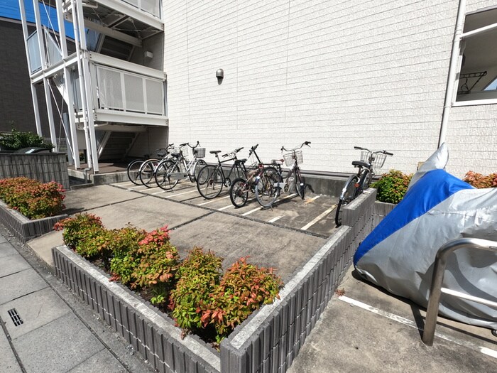 物件外観写真4　(駐輪場)