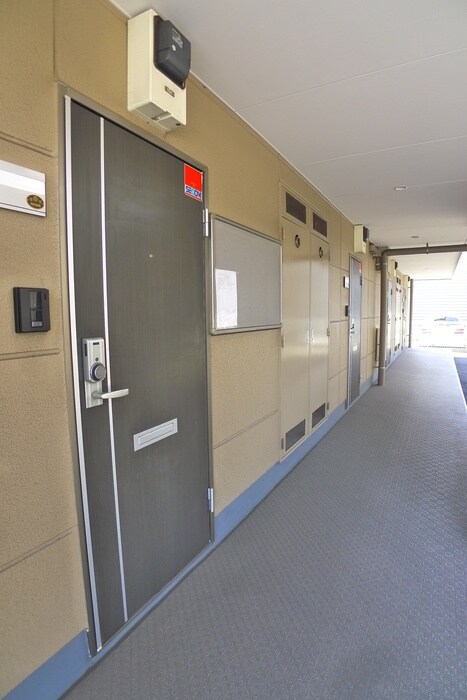 物件外観写真3　(エントランス部分)