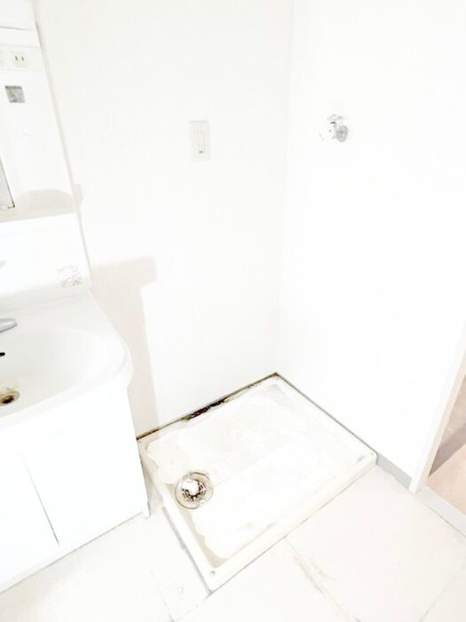 物件内観写真12　(洗濯機置場)