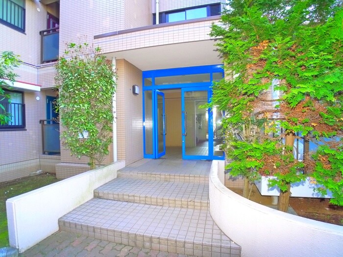 物件外観写真2　(エントランス部分)