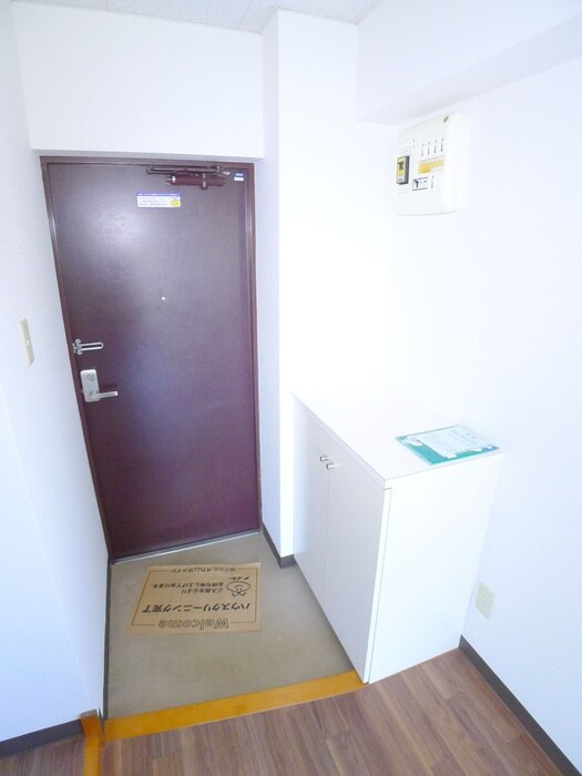 物件内観写真16　(玄関)