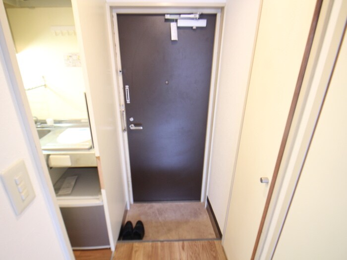 物件内観写真13　(玄関)