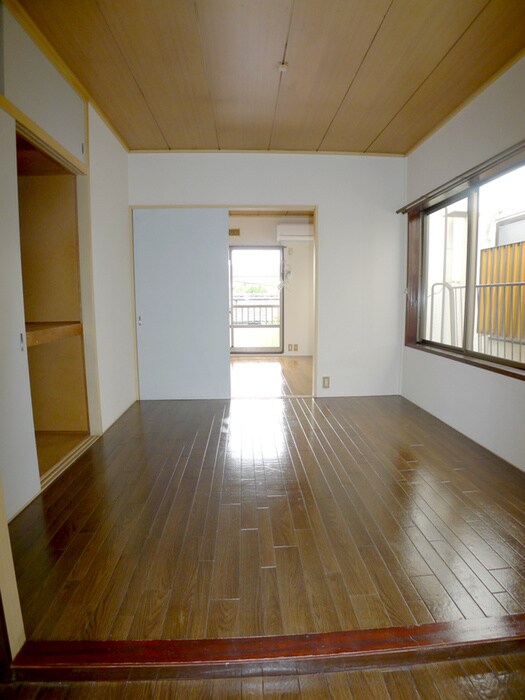 物件内観写真9　(室内からの展望)