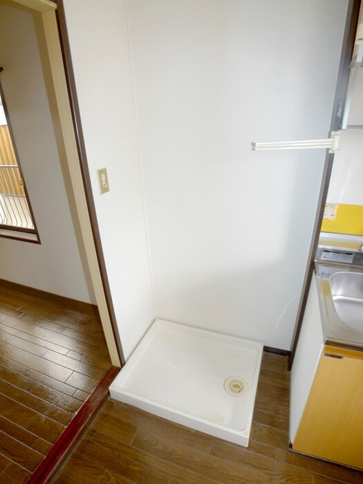 物件内観写真12　(洗濯機置場)