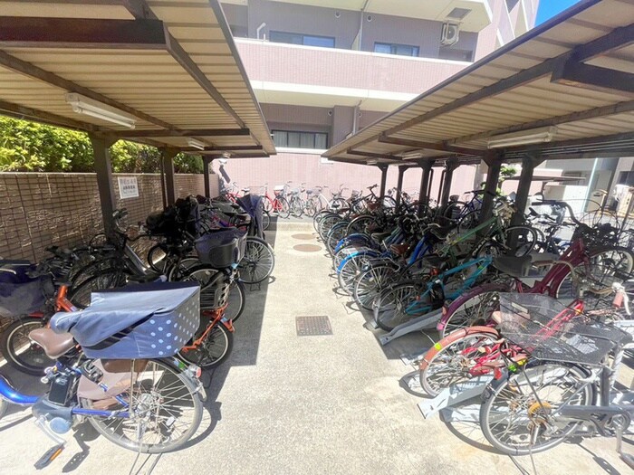 物件外観写真6　(駐輪場)