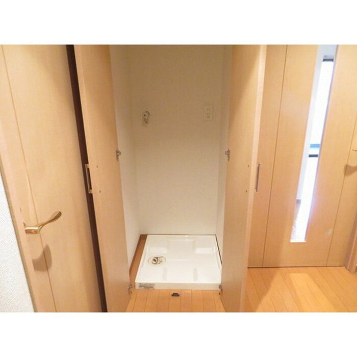 物件内観写真16　(洗濯機置場)