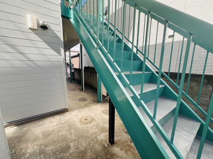 物件外観写真4　(エントランス部分)