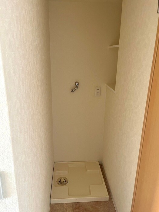 物件内観写真16　(洗濯機置場)