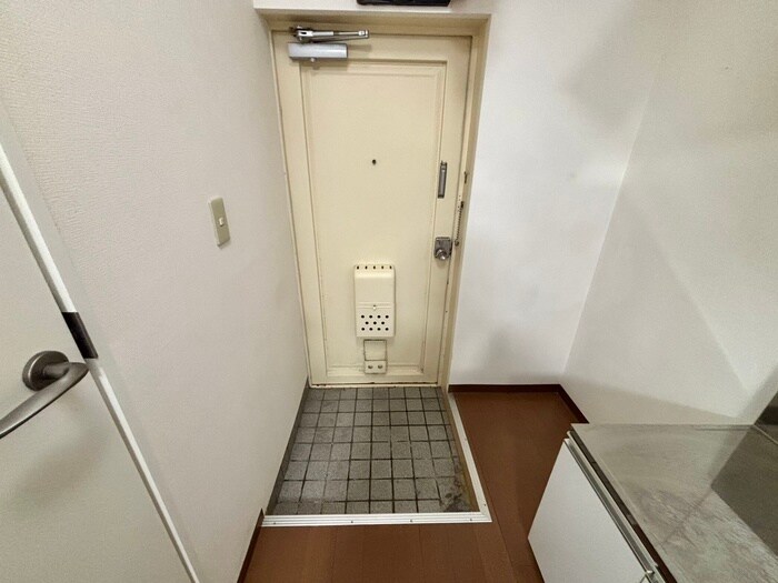 物件内観写真12　(玄関)