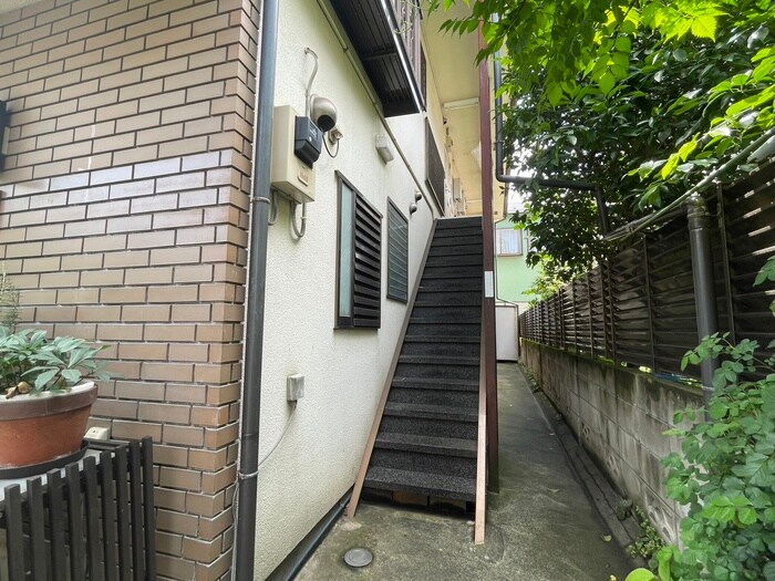 物件外観写真2　(エントランス部分)