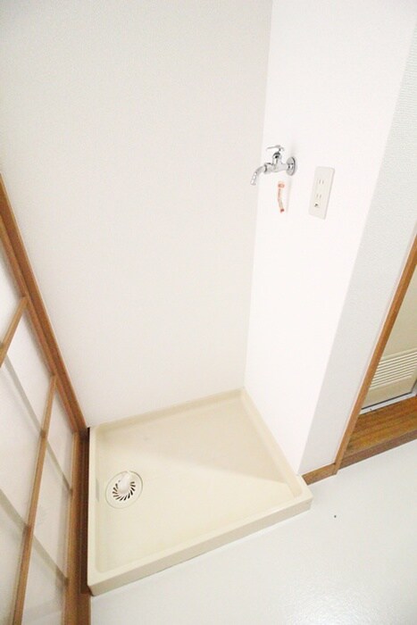 物件内観写真12　(洗濯機置場)