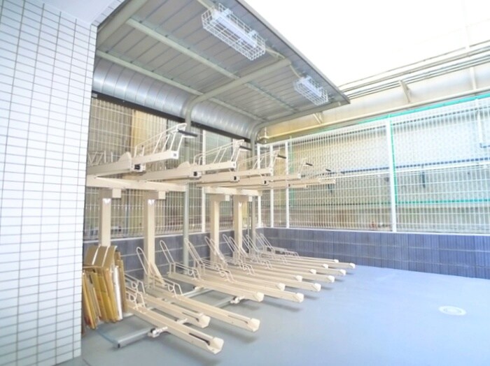 物件外観写真3　(駐輪場)