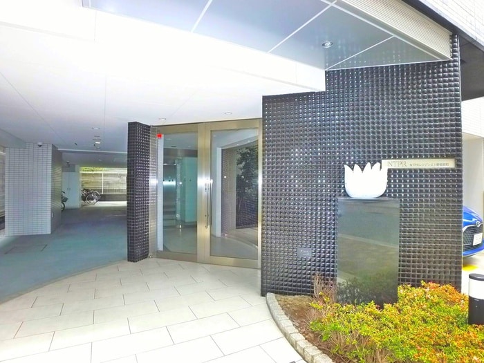 物件外観写真4　(エントランス部分)