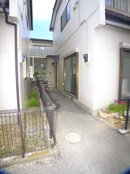 物件外観写真2　(エントランス部分)