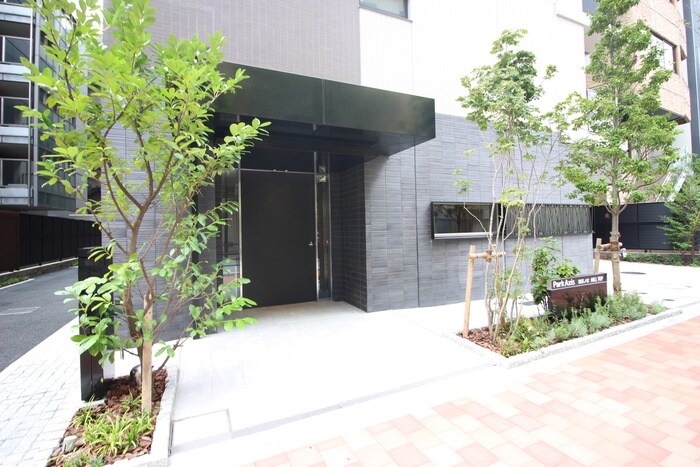 物件外観写真2　(エントランス部分)