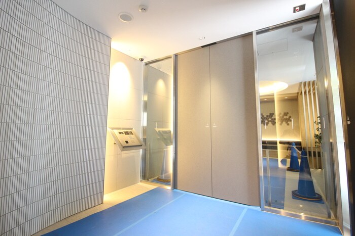 物件外観写真4　(エントランス部分)