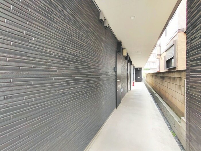 物件外観写真4　(エントランス部分)