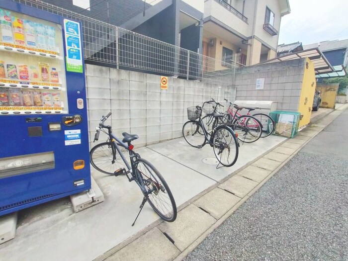 物件外観写真5　(駐輪場)