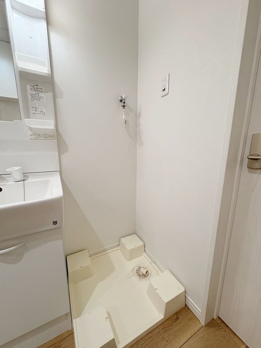 物件内観写真16　(洗濯機置場)