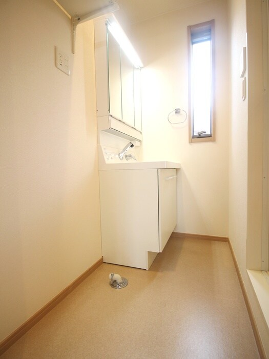 物件内観写真13　(洗濯機置場)