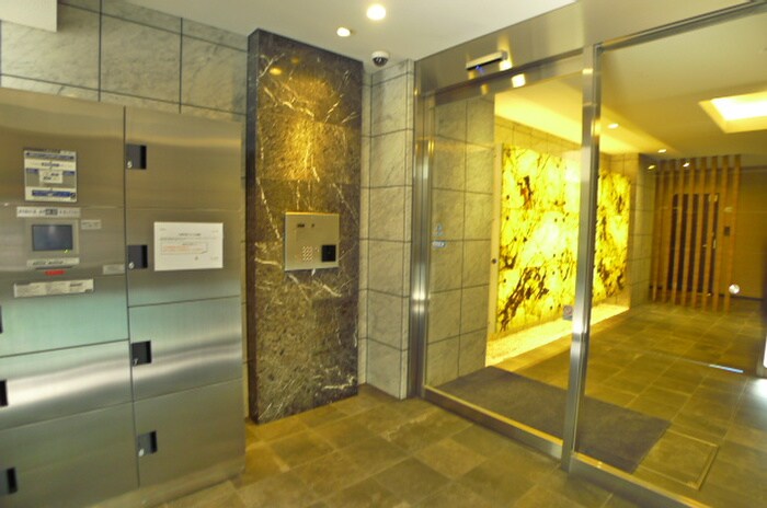 物件外観写真4　(エントランス部分)