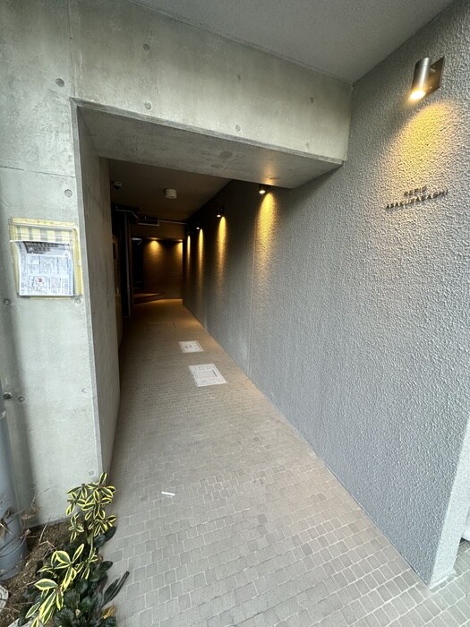 物件外観写真2　(エントランス部分)