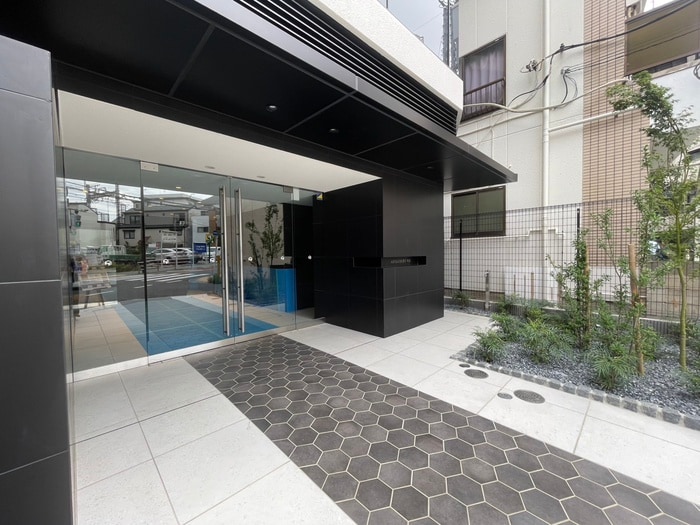 物件外観写真5　(エントランス部分)