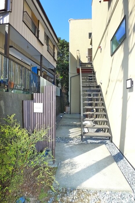 物件外観写真4　(エントランス部分)