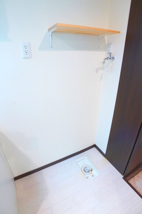 物件内観写真15　(洗濯機置場)