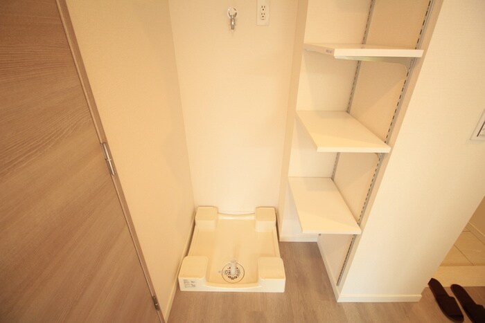 物件内観写真15　(洗濯機置場)