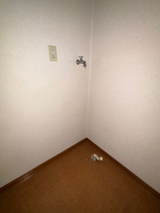 物件内観写真16　(洗濯機置場)