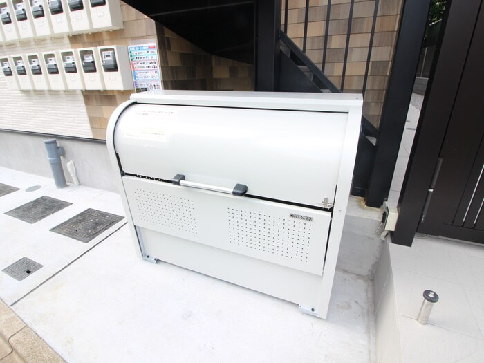 物件外観写真4　(エントランス部分)