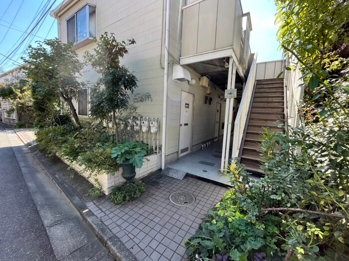 物件外観写真2　(エントランス部分)