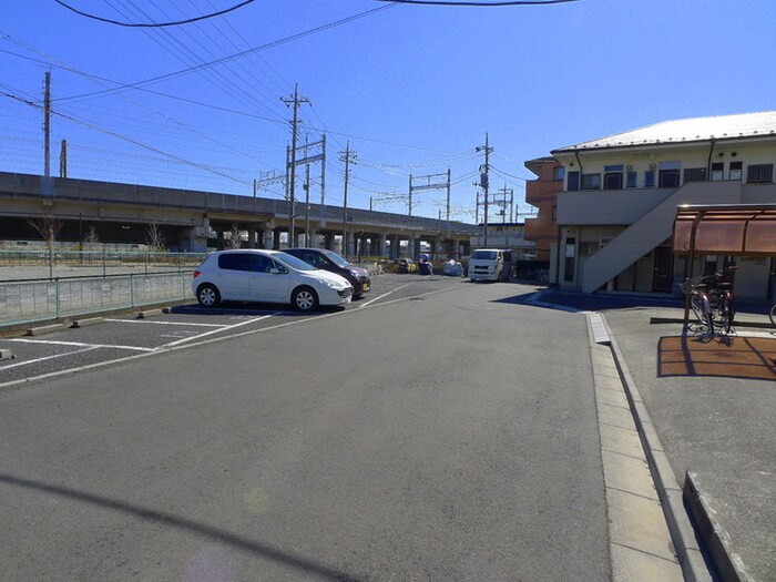 物件外観写真2　(駐車場)