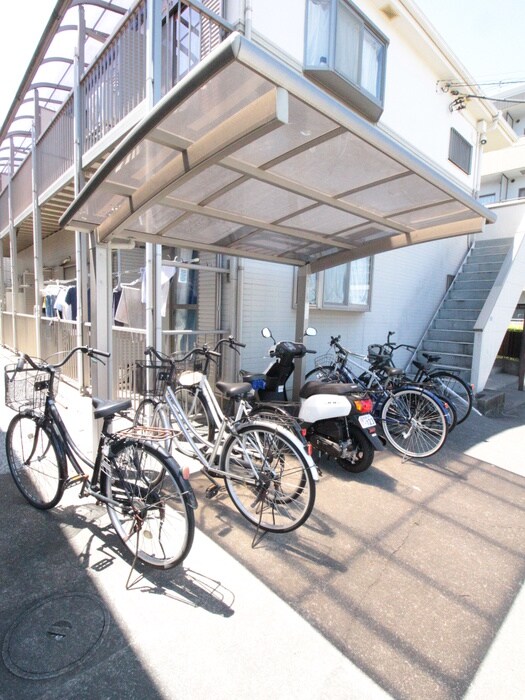 物件外観写真3　(駐輪場)