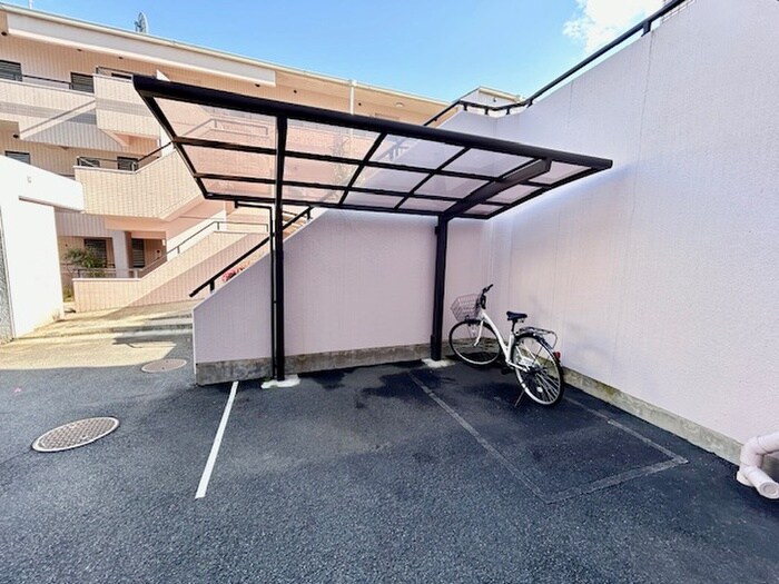 物件外観写真2　(駐輪場)