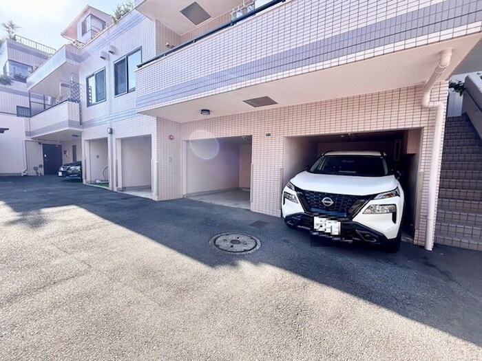 物件外観写真5　(駐車場)