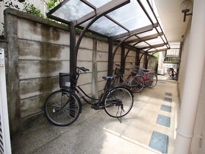 物件外観写真3　(駐輪場)