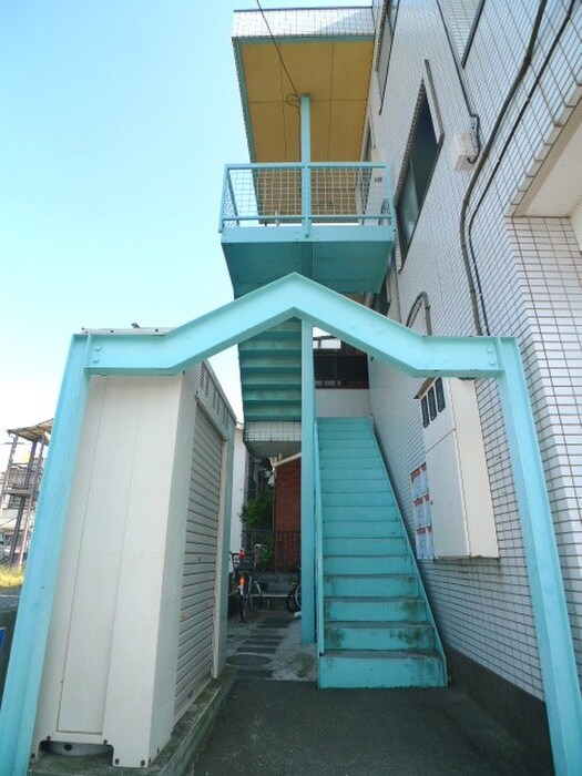 物件外観写真2　(エントランス部分)