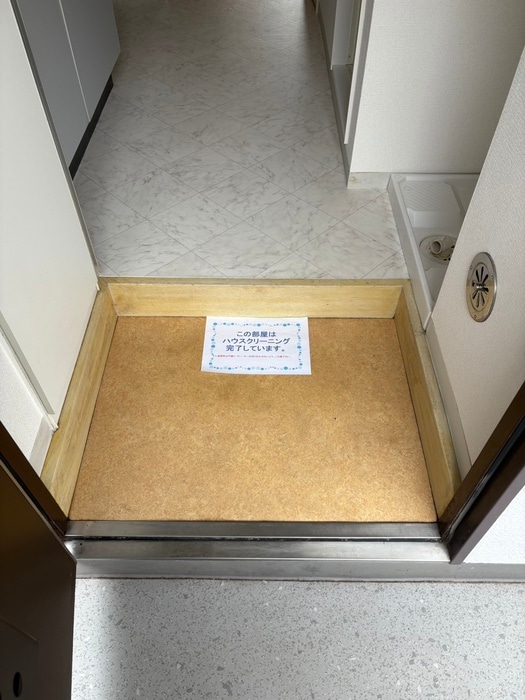 物件内観写真4　(玄関)