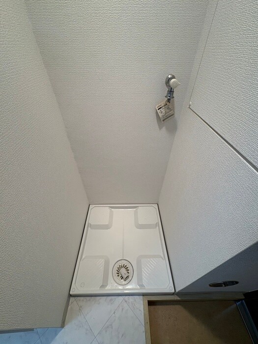 物件内観写真8　(洗濯機置場)