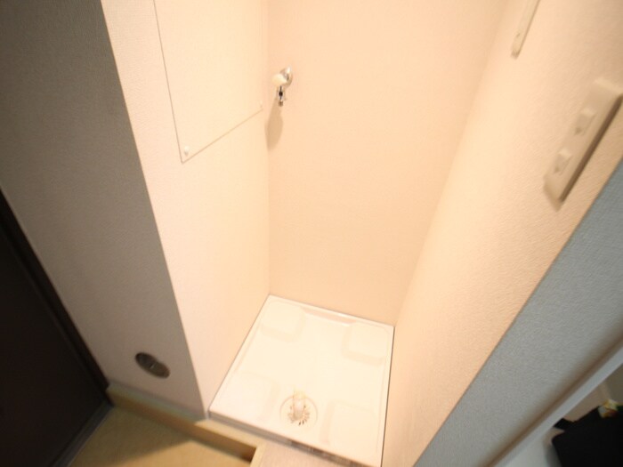 物件内観写真10　(洗濯機置場)